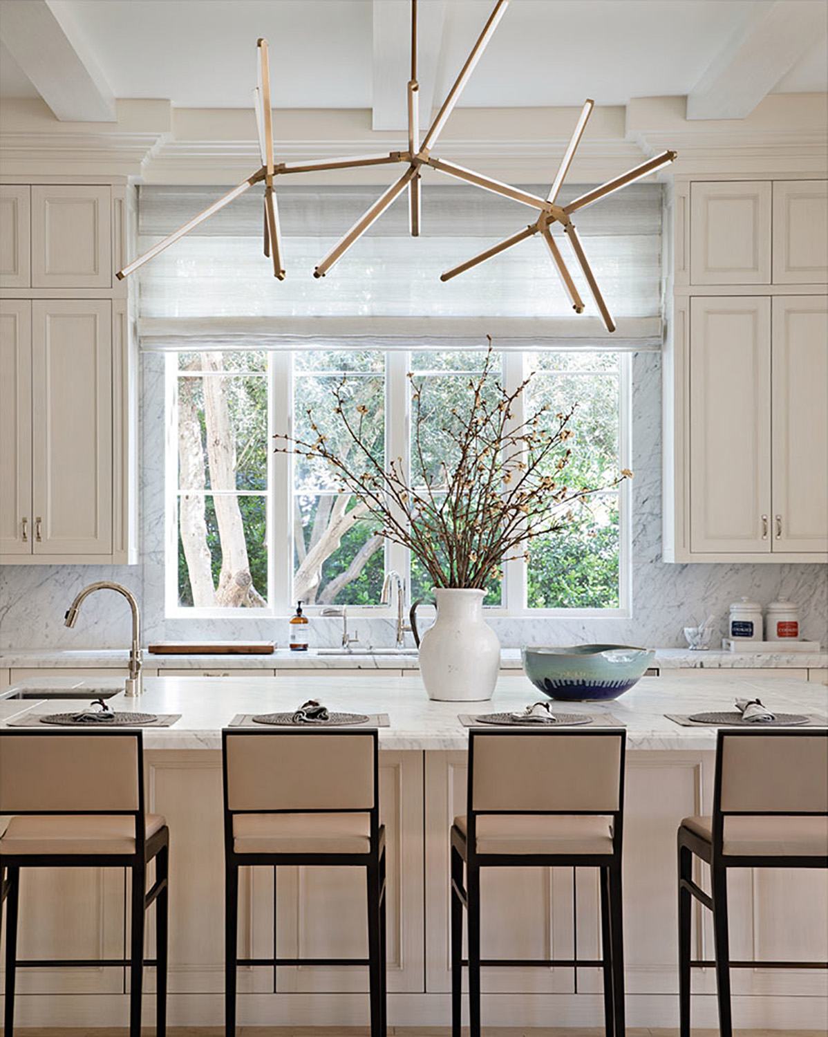 Pelle's Priz Horizon chandelier installed in a residence.