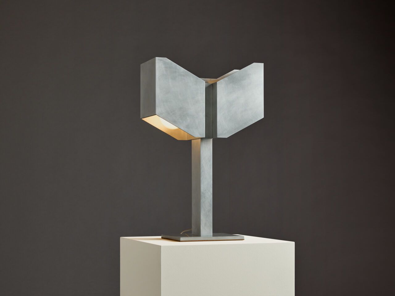 Pelle's Helm Oblique Table Lamp